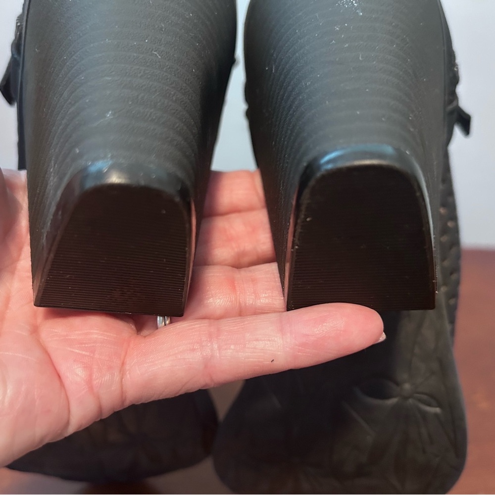 Portland boot Company, black faux leather double zip caged bootie size 8.5 - Picture 10 of 12